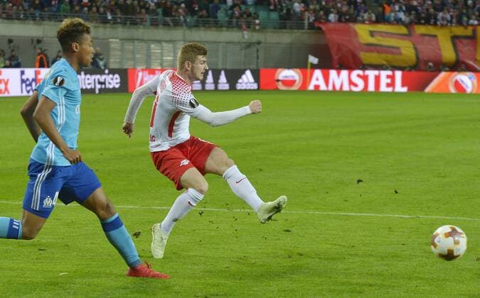 Soccer Europa League 2017 18 quarter-finals RB Leipzig Olympique Marseille 05 04 2018 Timo Werner RBL re scored the 1 0 OM defender Boubacar Kamara li is coming too late Leipzig Saxony Germany