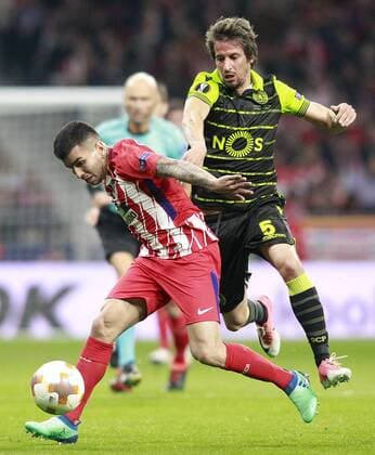 Atletico de Madrid s Angel Correa (l) and Sporting Clube de Portugal s Fabio Coentrao during Europa League Quarter-finals, 1st leg. April 5,2018.  (2018040517)