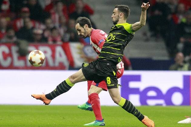 Atletico de Madrid s Juanfran Torres (l) and Sporting Clube de Portugal s Bruno Fernandes during Europa League Quarter-finals, 1st leg. April 5,2018.  (2018040508)