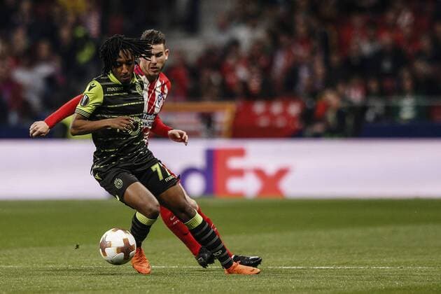 5th April 2018, Wanda Metropolitano, Madrid, Spain; UEFA Europa League football, quarter final, 1st leg, Atletico Madrid versus Sporting Lisbon; Gelson Martins (Sporting de Portugal) drives forward on the ball  ActionPlus12008978