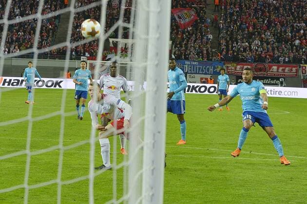 Soccer Europa League 2017 18 quarter-finals RB Leipzig Olympique Marseille 05 04 2018 Shot on goal Dimitri Payet Marseille re on the RBL goal The RB players Lukas Klostermann and Bruma look behind the ball Leipzig Saxony Germany