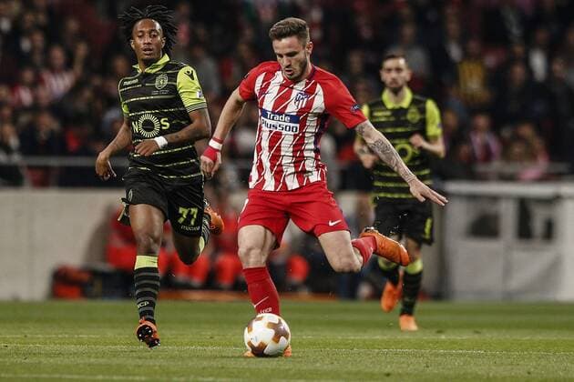 5th April 2018, Wanda Metropolitano, Madrid, Spain; UEFA Europa League football, quarter final, 1st leg, Atletico Madrid versus Sporting Lisbon; Saul Niguez (Atletico de Madrid) drives forward on the ball followed by Gelson Martins (Sporting de Portugal)  ActionPlus12008987