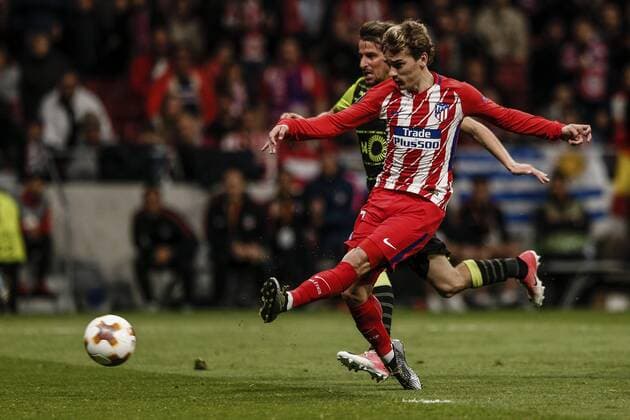 5th April 2018, Wanda Metropolitano, Madrid, Spain; UEFA Europa League football, quarter final, 1st leg, Atletico Madrid versus Sporting Lisbon; Antonie Griezmann (Atletico de Madrid) shoots and scores to make it 2-0 in the 40th minute  ActionPlus12008994