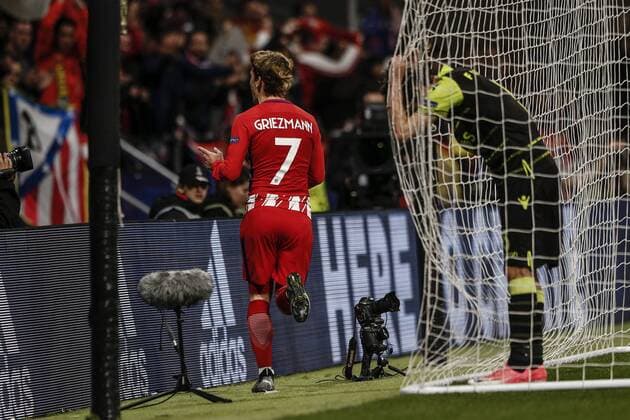 Bilder des Tages - SPORT 5th April 2018, Wanda Metropolitano, Madrid, Spain; UEFA Europa League football, quarter final, 1st leg, Atletico Madrid versus Sporting Lisbon; Antonie Griezmann (Atletico de Madrid) celebrates his goal which made it 2-0 in the 40th minute  ActionPlus12008998