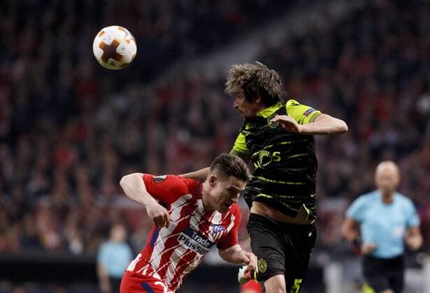 Thomas Teye of Atletico de Madrid and Kevin Gameiro of Atletico de Madrid during the UEFA Europe League 2017 18 quarter finals, first leg match between Atletico de Madrid and Sporting Portugal, at Wanda Metropolitano Stadium in Madrid on April 5, 2018. (Photo by Guille Martinez Cordon Press)  xGuillexMartinezx xEuropaxLeaguex2017 18:xAtleticoxdexMadridxvsxSportingxPortugalx