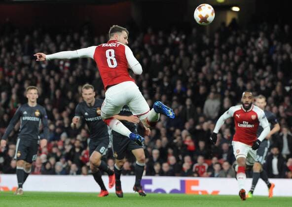 Bilder des Tages - SPORT Football - 2017 2018 UEFA Europa League - Quarter-Final, First Leg: Arsenal vs. PFC CSKA Moscow Aaron Ramsey of Arsenal scoring goal no 2,with a back heal at The Emirates. COLORSPORT ANDREW COWIE 