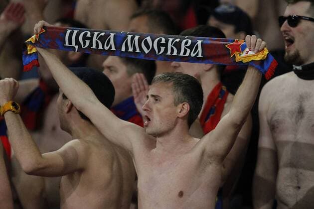 A CSKA Moscow fan braves the cold during the UEFA Europa League Quarter-Final match between Arsenal and CSKA Moscow at the Emirates Stadium, London, England on 5 April 2018. Copyright: xCarltonxMyriex 19500020