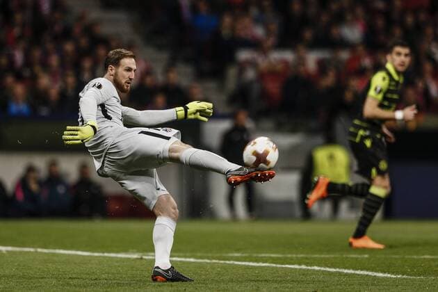 5th April 2018, Wanda Metropolitano, Madrid, Spain; UEFA Europa League football, quarter final, 1st leg, Atletico Madrid versus Sporting Lisbon; Jan Oblak (Atletico de Madrid) punts upfield  ActionPlus12009084