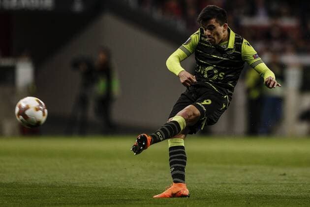 Bilder des Tages - SPORT 5th April 2018, Wanda Metropolitano, Madrid, Spain; UEFA Europa League football, quarter final, 1st leg, Atletico Madrid versus Sporting Lisbon; Marcos Acuna (Sporting de Portugal) in shooting action  ActionPlus12009086