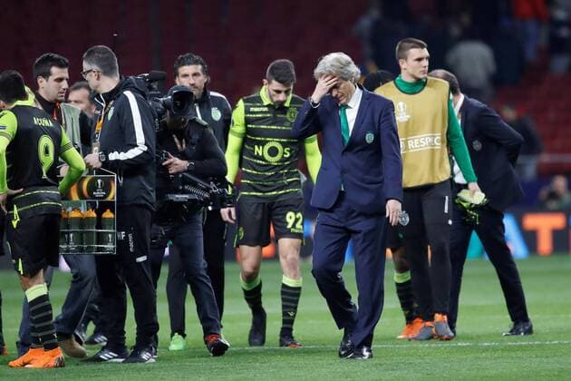 Sporting s coach Diego Pablo Simeone (2R) and several players after the UEFA Champions League quarter-final first leg match between Atletico de Madrid and Sporting Lisboa at the Wanda Metropolitano stadium in Madrid, Spain, 05 April 2018. Atletico de Madrid vs. Sporting Lisboa !ACHTUNG: NUR REDAKTIONELLE NUTZUNG!  Copyright: xJuanJoxMartinx MAD25 20180406-636585697010945826