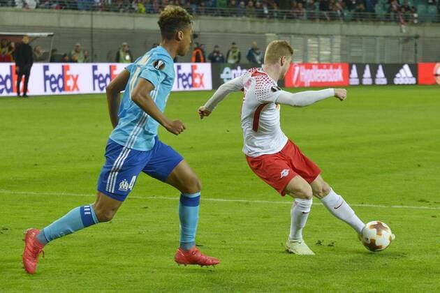 Soccer Europa League 2017 18 Quarter-finals RB Leipzig Olympique Marseille 05 04 2018 Timo Werner RBL re prevails against Boubacar Kamara OM li and scores the 1 0 Leipzig Saxony Germany