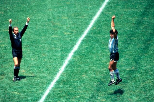 FIFA World Cup WM Weltmeisterschaft Fussball - Mexico 1986 29.6.1986, Estadio Azteca, Mexico, D.F. Final Argentina v West Germany. Diego Maradona jumps of joy as the referee Romualdo Arppi Filho (Brazil) blows the final whistle. Noxthirdxpartyxsales  (75100429)