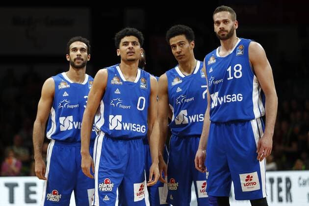 28 Matchday of the easyCredit BBL Basketball Bundesliga in the Oberfrankenhalle in Bayreuth Season 2017 2018 Medi Bayreuth vs Basketball Fraport Skyliners Frankfurt Fraport Skyliners Frankfurt Player No. 30 Philip Scrubb links Fraport Skyliners Frankfurt Player No. 0 Tai Webster 2 v links Fraport Skyliners Frankfurt Player No. 7 Shawn Huff 3 v left Fraport Skyliners Frankfurt Player No. 18 Jonas Wohlfarth Bottermann right