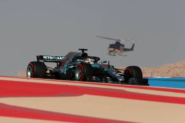Motorsports: FIA Formula One World Championship WM Weltmeisterschaft 2018, Grand Prix of Bahrain, Helicopter 44 Lewis Hamilton (GBR, Mercedes AMG Petronas F1 Team), Sakhir Bahrain