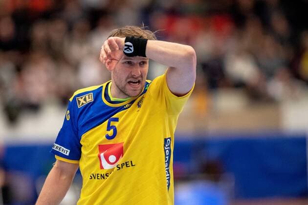 180407 Swedens Max Darj deplores during the international handball match between Sweden and Croatia on April 7, 2018 in Norrköping  Copyright: JosefinexLoftenius BB180407LO010