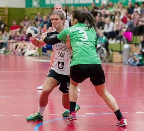 Mandolin Reinarz TV Beyeröhde 5 in a duel with Merle Heidergott SV Werder Bremen 3 Bremen Copyright: xHPXx Eibner-Pressefotox EP_hpx