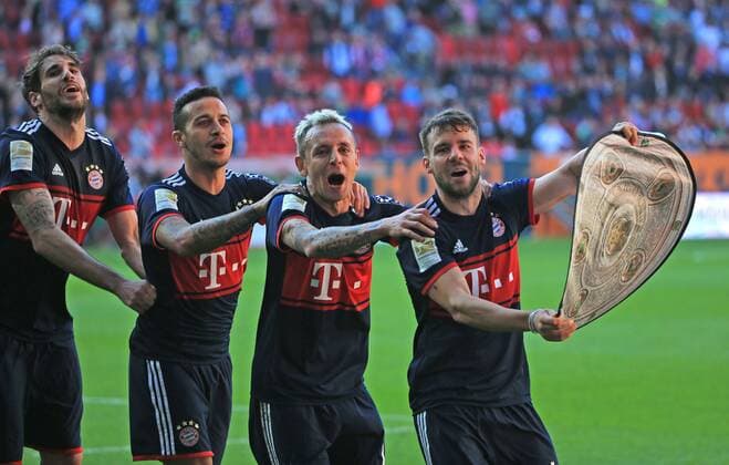 20180407 29 Round 1 BL FC Augsburg vs Bayern WWK Arena Augsburg Soccer Sport im Bild Polonaise Javi Martinez FCB Thiago FCB Rafinha FCB and Juan Bernat FCB