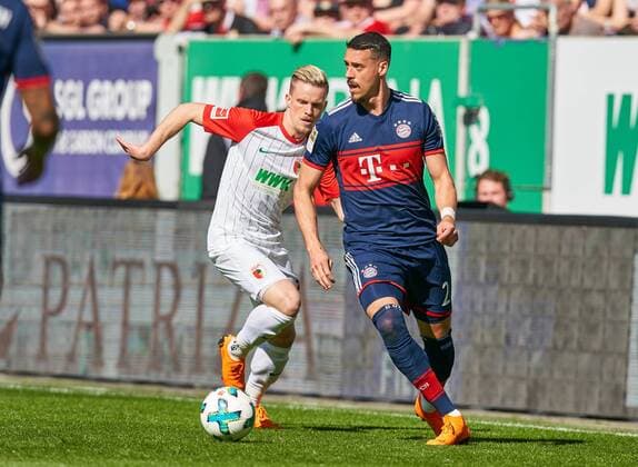 Sandro WAGNER FCB 2 Battle of Philipp MAX FCA 31 FC AUGSBURG FC BAYERN MUENCHEN 1 4 Soccer 1 Bundesliga Augsburg am 07 04 2018 29 Gameday League Season 2017 2018 1 League 1 Bundesliga