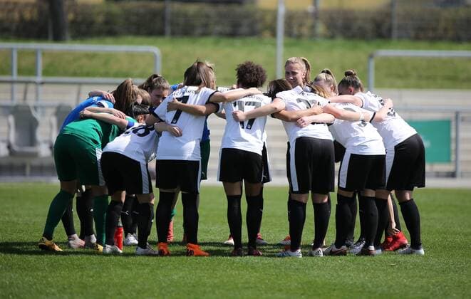 08 04 2018 xcex Germany Frankfurt Soccer Womens Football 2 Women Bundesliga South Season 2017 2018 1 FFC Frankfurt II 1 Cologne II The Frankfurt players form a team