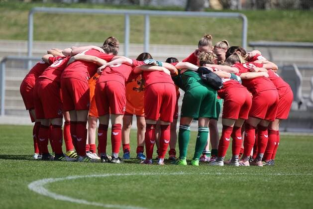 08 04 2018 xcex Germany Frankfurt Soccer Womens Football 2 Women Bundesliga South Season 2017 2018 1 FFC Frankfurt II 1 Cologne II The Cologne players form a team