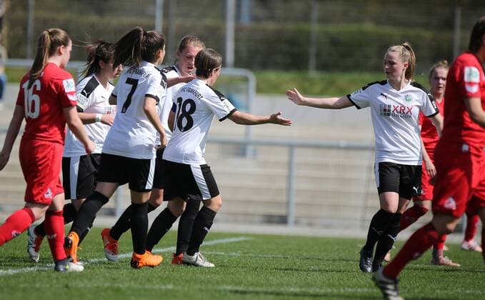08 04 2018 xcex Germany Frankfurt Football Womens Football 2 Women Bundesliga South Season 2017 2018 1 FFC Frankfurt II 1 FC Köln II Fjällförn FFC Frankfurt II Cheers Joy Emotions