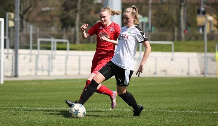 08 04 2018 xcex Germany Frankfurt Soccer Womens Football 2 Women Bundesliga South Season 2017 2018 1 FFC Frankfurt II 1 FC Cologne II Celine Karich Franfurt ahead of Hannah Scheffler Cologne