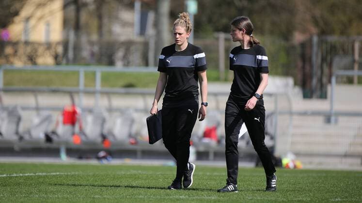 08 04 2018 xcex Germany Frankfurt Football Womens Football 2 Women Bundesliga South Season 2017 2018 1 FFC Frankfurt II 1 FC Cologne II Trainer Kim Kulig Soyah with assistant coach Kerstin Garefrekes Frankfurt