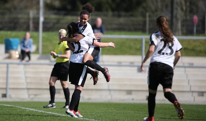 08 04 2018 xcex Germany Frankfurt Football Womens Football 2 Women Bundesliga South Season 2017 2018 1 FFC Frankfurt II 1 FC Köln II Fjällförn FFC Frankfurt II Cheers Joy Emotions