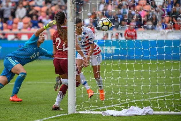 HOUSTON, TX - APRIL 08: U.S. Women s Soccer midfielder Carli Lloyd (10) scores her 100th international goal with a header during the soccer match between the USA and Mexico Women s National Teams on April 8, 2018 at BBVA Stadium in Houston, Texas. (Photo by Ken Murray Icon Sportswire) SOCCER: APR 08 Women s - USA v Mexico Icon180408001 EDITORIAL USE ONLY