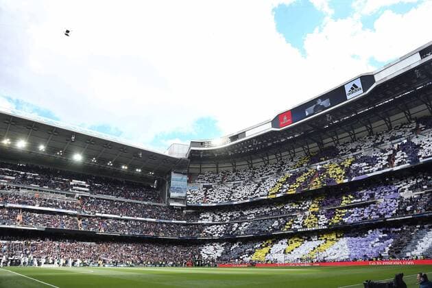 April 8, 2018 - Madrid, Madrid, Spain - Real Madrid supporters seen before the game between Real Madrid and Atletico de Madrid FC at Estadio Santiago Bernabeu. Soccer 2018: Real Madrid 1:1 Atletico Madrid - ZUMAs197 20180408_zaa_s197_065 Copyright: xManuxReinox