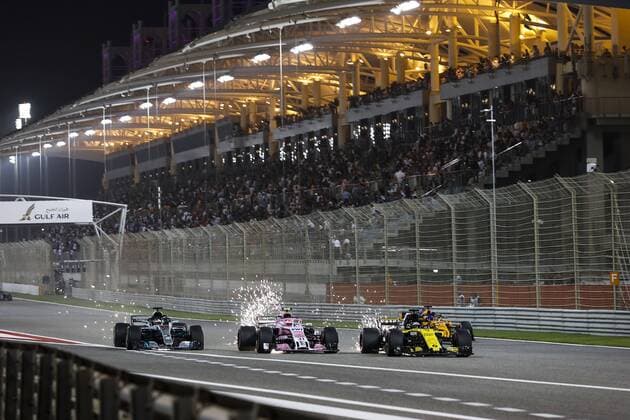 HULKENBERG Nico (ger), Renault F1 Team RS18, OCON Esteban (fra), Force India F1 VJM11, HAMILTON Lewis (gbr), Mercedes AMG F1 Petronas GP W09 Hybrid EQ Power+, action during 2018 Formula 1 FIA World Championship WM Weltmeisterschaft Bahrain Grand Prix, Sakhir Bahrain