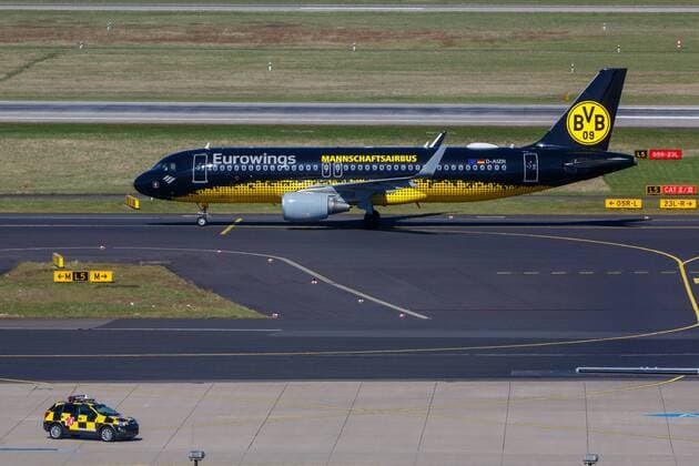 DEU Germany North Rhine-Westphalia Dusseldorf 06 04 2018 Dusseldorf Airport Dusseldorf Airport Registration D AIZR Eurowings Airbus A320 214 Since July 2016, the Eurowings Airbus flies with the colors of Borussia Dortmund to away games flying the BVB in team air bus