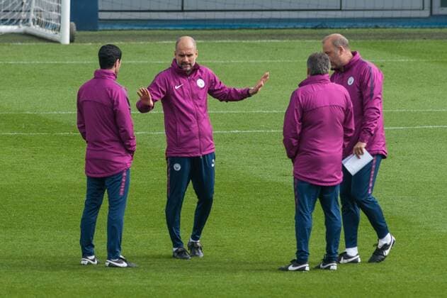 Manchester City Training Manchester City manager Josep Guardiola chats with coaching staff during the Manchester City training session at City Football Academy, Manchester Content Not Available For UK Newspapers Copyright: xMattxWilkinsonx FIL-11627-0001