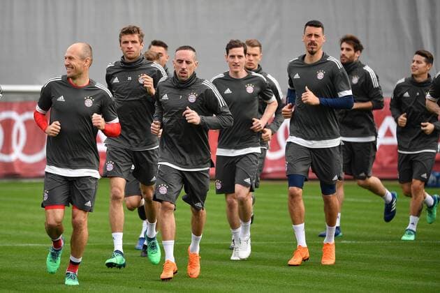Player at warm-up front left Arjen ROBBEN Bayern Munich Franck RIBERY Bayern Munich Thomas MUELLER MÜLLER Bayern Muenchen Sebastian RUDY Bayern Muenchen Sandro WAGNER Bayern Munich Final training FC Bayern Muenchen before the Champions League Quarterfinal Rally against FC Sevilla Training ground at Saebener Strasse Football at 10 04 2018