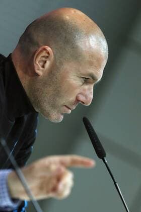 Real Madrid s head coach, French Zinedine Zidane, speaks during a press conference PK Pressekonferenz following a training session at Valdebebas sports facilities in Madrid, Spain, 10 April 2018. Real Madrid will face Juventus in their UEFA Champions League quarter final second leg match on 11 April. Real Madrid press conference !ACHTUNG: NUR REDAKTIONELLE NUTZUNG!  Copyright: xJAVIERxLIZÓNx GRAF324 20180410-636589680160112894