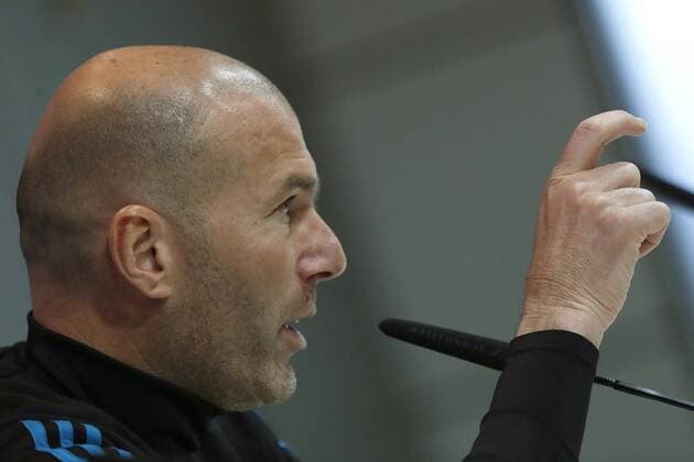 Real Madrid s head coach, French Zinedine Zidane, speaks during a press conference PK Pressekonferenz following a training session at Valdebebas sports facilities in Madrid, Spain, 10 April 2018. Real Madrid will face Juventus in their UEFA Champions League quarter final second leg match on 11 April. Real Madrid press conference !ACHTUNG: NUR REDAKTIONELLE NUTZUNG!  Copyright: xJAVIERxLIZÓNx GRAF327 20180410-636589680189644250