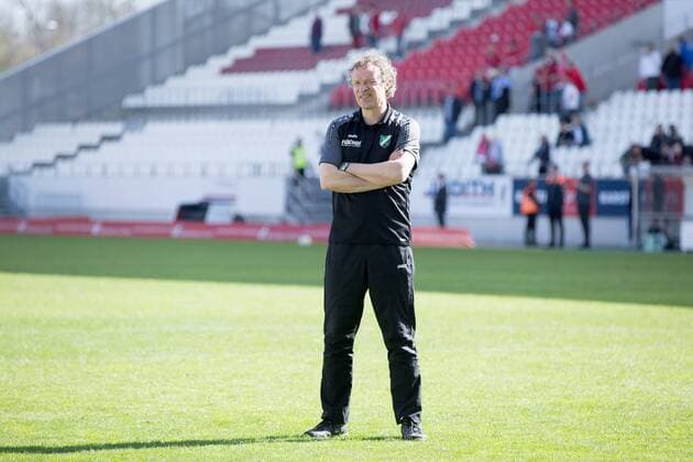 Essen Germany 07 04 2018 Regionalliga West 2017 2018 RW Essen vs SV Roedinghausen Coach Alfred Nijhuis Roedinghausen Essen North Rhine-Westphalia Germany Stadion an der Hafenstrasse