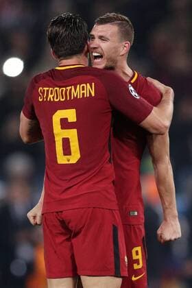 Esultanza fine gara Kevin Strootman e Ediz Dzeko Roma celebration Roma 10-04-2018 Stadio Olimpico Champions League, Quarti di Finale. AS Roma - Barcellona AS Roma - Barcelona Foto Luca Pagliaricci Insidefoto LucaxPagliaricci