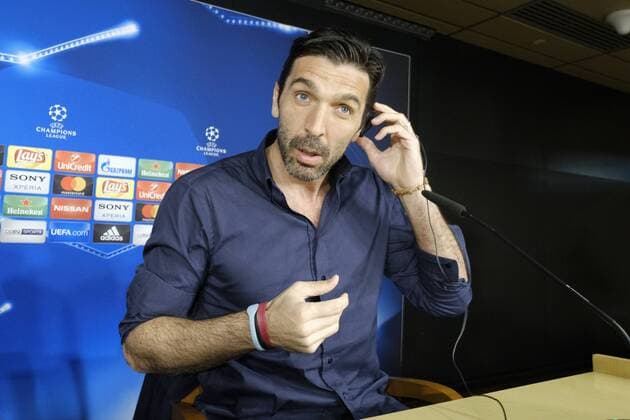 Fußball, CL, PK Juventus Turin April 10, 2018 - Madrid, Spain - Gianluigi Buffon of Juventus speaks to the media during the Juventus press conference PK Pressekonferenz at Estadio Santiago Bernabeu on April 10, 2018 in Madrid, Spain Juventus Press Conference  - ZUMAn230 20180410_zaa_n230_383 Copyright: xOscarxGonzalezx