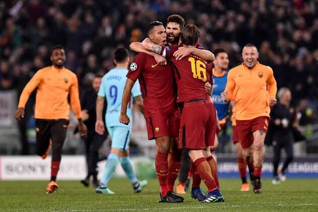 Fußball, CL, AS Rom - FC Barcelona April 10, 2018 - Rome, Italy - Players of Roma celebrate the victory at the end of the UEFA Champions League Quarter Final match between Roma and FC Barcelona Barca at Stadio Olimpico, Rome, Italy on 10 April 2018. Roma v FC Barcelona.UEFA Champions League Quarter Final .10 04 2018.  - ZUMAn230 20180410_zaa_n230_442 Copyright: xGiuseppexMaffiax