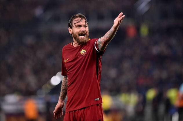 Fußball, CL, AS Rom - FC Barcelona April 10, 2018 - Rome, Italy - Daniele De Rossi of Roma during the UEFA Champions League Quarter Final match between Roma and FC Barcelona Barca at Stadio Olimpico, Rome, Italy on 10 April 2018. Roma v FC Barcelona.UEFA Champions League Quarter Final .10 04 2018.  - ZUMAn230 20180410_zaa_n230_454 Copyright: xGiuseppexMaffiax