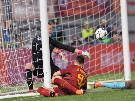Fußball, CL, AS Rom - FC Barcelona April 10, 2018 - Rome, Italy - Marc-Andre ter Stegen and Stephan El Shaarawy during the UEFA Champions League quarter final match between AS Roma and FC Barcelona Barca at the Olympic stadium on April 10, 2018 in Rome, Italy. AS Roma v FC Barcelona - UEFA Champions League Quarter Final Second Leg  - ZUMAn230 20180410_zaa_n230_482 Copyright: xSilviaxLorex