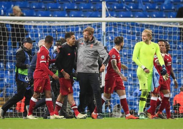 10th April 2018, Etihad Stadium, Manchester, England; UEFA Champions League football, quarter final, second leg; Manchester City verses Liverpool; Liverpool manager Jurgen Klopp congratulates Roberto Firmino on his part in the victory  ActionPlus12011862