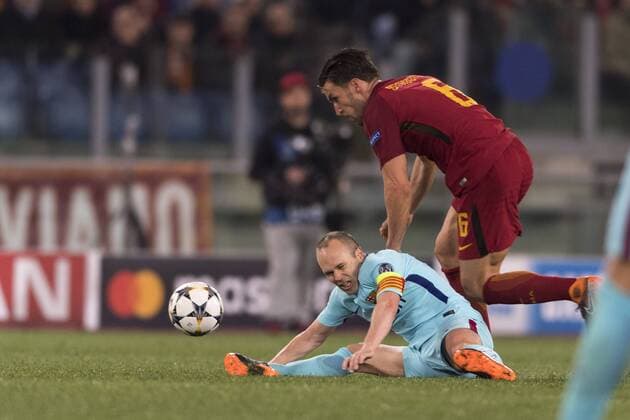 Fußball, CL, AS Rom - FC Barcelona Kevin Strootman of Roma and Andres Iniesta Lujan of Barcelona during the Uefa Champions League Quarter-finals , 2st leg, match between Roma 3-0 Barcelona at Olimpic Stadium on April 10, 2018 in Roma, Italy. Noxthirdxpartyxsales  (75891676)