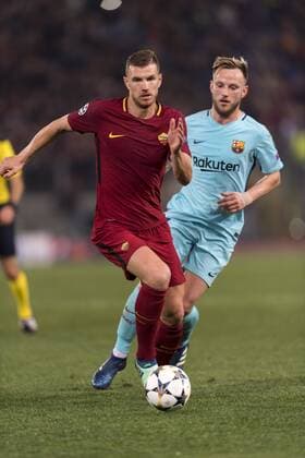 Fußball, CL, AS Rom - FC Barcelona Edin Dzeko of Roma and Ivan Rakitic of Barcelona during the Uefa Champions League Quarter-finals , 2st leg, match between Roma 3-0 Barcelona at Olimpic Stadium on April 10, 2018 in Roma, Italy. Noxthirdxpartyxsales  (75891770)