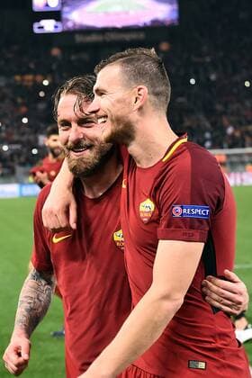 Fußball, CL, AS Rom - FC Barcelona Champions League Rome vs Barcelona -Rome 10-Apr-2018 In the picture Daniele De Rossi and Edin Dzeko celebring victory Photo Photographer01  Copyright: xFotografo01x xIPAx xFotografo01x