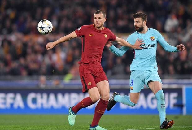 FUSSBALL CHAMPIONS LEAGUE SAISON 2017 2018 VIERTELFINALE RUECKSPIEL AS Rom - FC Barcelona Barca 10.04.2018 Edin Dzeko (re, AS Rom) gegen Gerard Pique (re, Barca) 