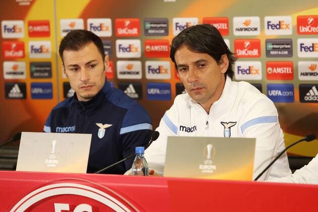 SOCCER - EL, RBS vs Lazio SALZBURG,AUSTRIA,11.APR.18 - SOCCER - UEFA Europa League, quarterfinal, Red Bull Salzburg vs SS Lazio, preview, press conference PK Pressekonferenz Lazio. Image shows head coach Simone Inzaghi and Stefan Radu (Lazio). GEPAxpictures xMathiasxMandl
