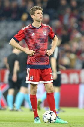 Thomas Mueller 25 Bayern Munich Muenchen warm up with the ball Bayern Munich vs Sevilla FC Quarterfinals Champions League 11 04 2018 Muenchen Bayern Germany Copyright: xkolbert-press ChristianxKolbertx