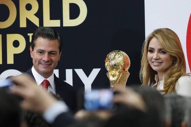 Mexican President Enrique Pena Nieto (L) receives the World Cup accompanied by his wife Angélica Rivera (R) at the presidential resident Los Pinos, in Mexico City, Mexico, 11 April 2018. The World Cup Russia 2018, visit Mexico during the Tour FIFA World Cup WM Weltmeisterschaft Fussball Russia 2018 and will stay in the country between 9 and 15 April in Mexico City, Guadalajara and Monterrey. Pena Nieto receives the World Cup Russia 2018, in Mexico City !ACHTUNG: NUR REDAKTIONELLE NUTZUNG!  Copyright: xJorgexNúnezx MEX02 20180411-636590757408727220